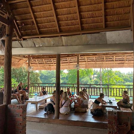 Sunrise Riverside Pool Hostel ルアンパバーン エクステリア 写真