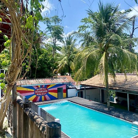 Sunrise Riverside Pool Hostel ルアンパバーン エクステリア 写真