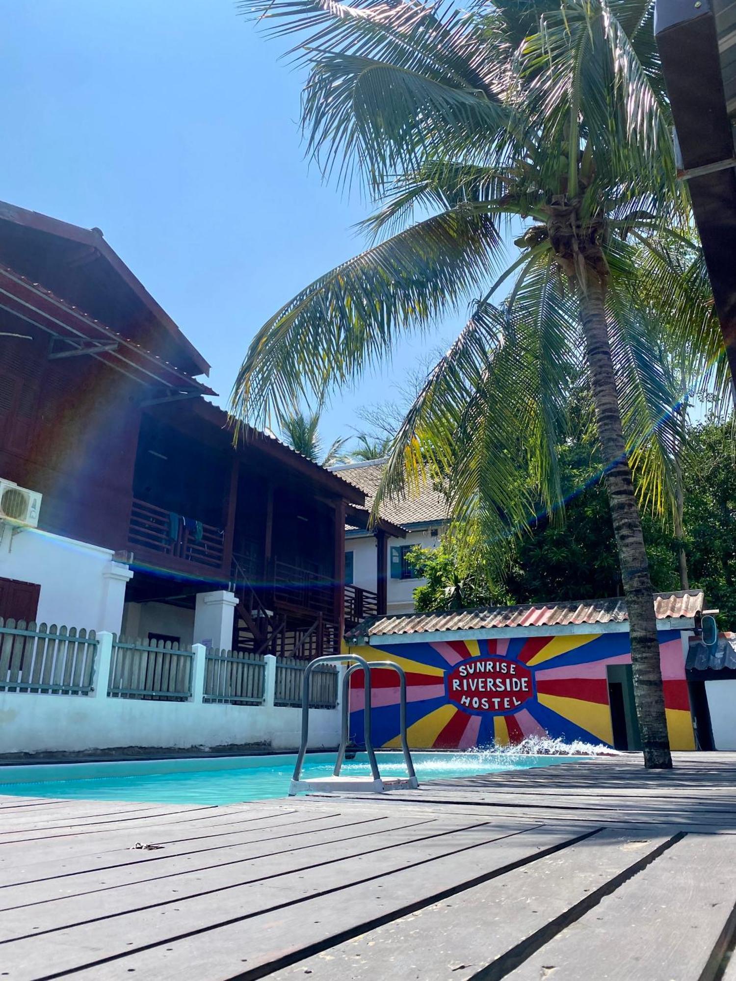 Sunrise Riverside Pool Hostel ルアンパバーン エクステリア 写真