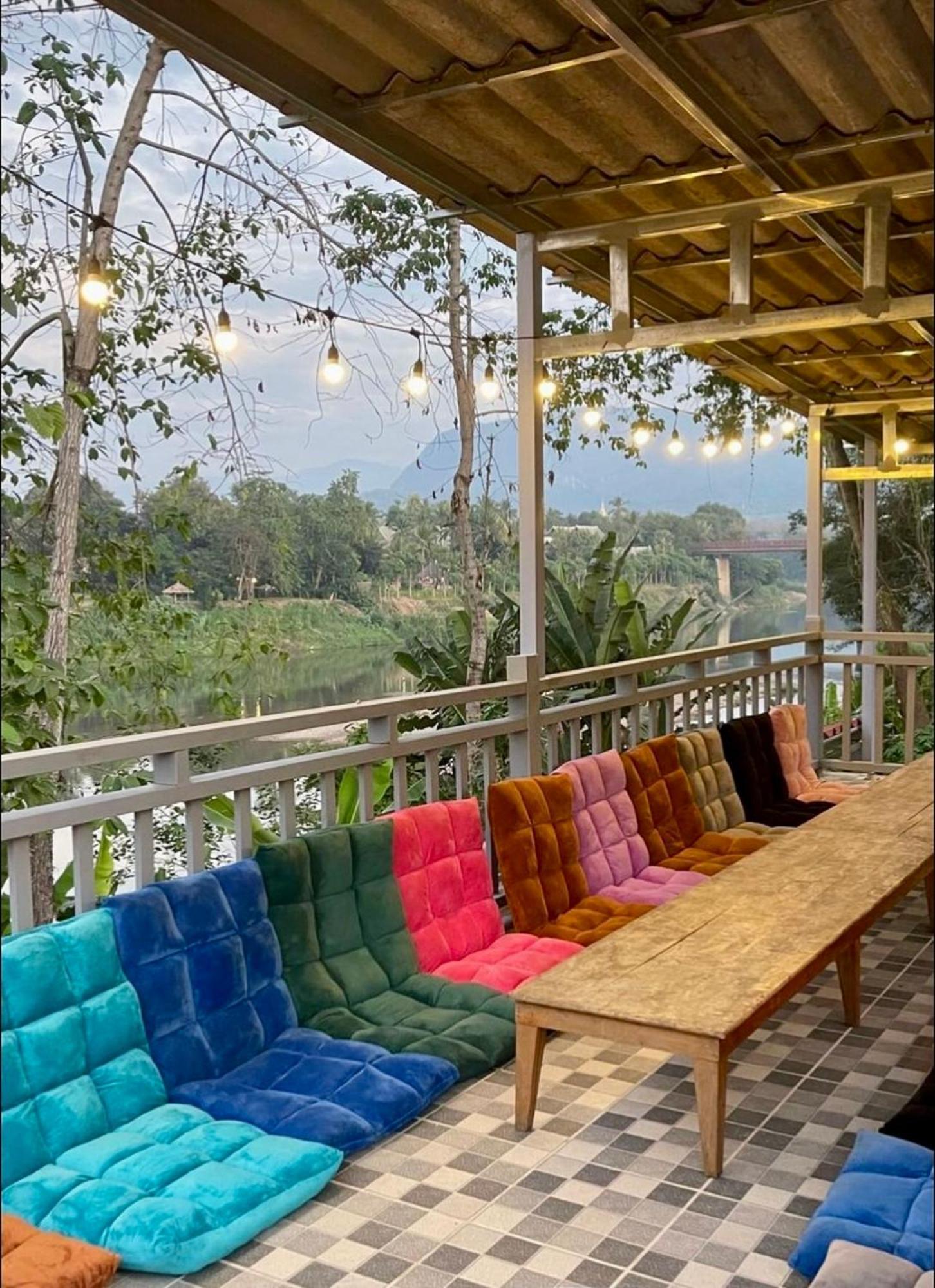 Sunrise Riverside Pool Hostel ルアンパバーン エクステリア 写真